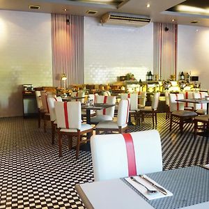 Artotel Ts Suites Surabaya
